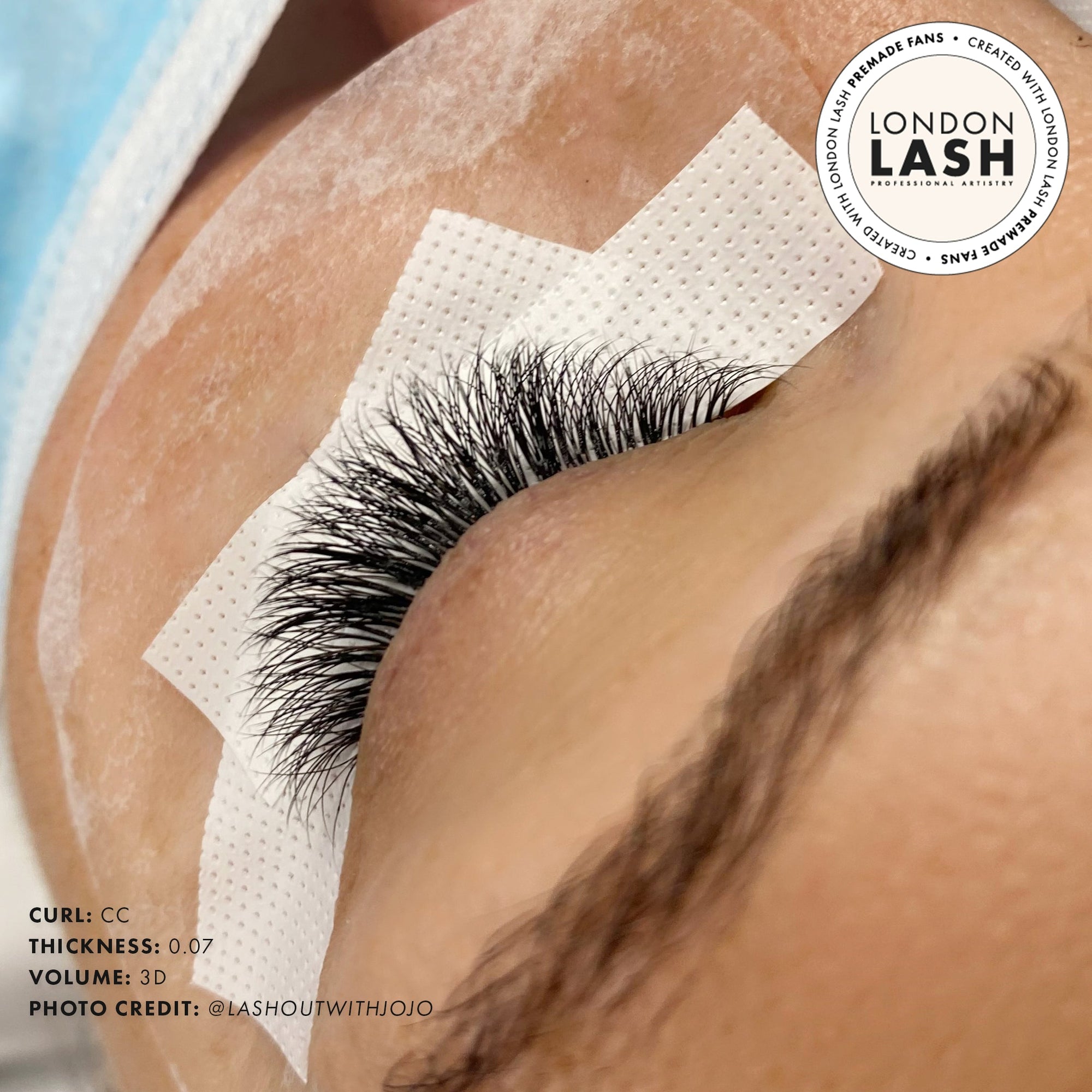 OLHOS DURANTE O TRATAMENTO COM PESTANAS DE LEQUES PRÉ-FEITOS MAYFAIR 3D 0.07 - 1000 LEQUES - TAMANHO ÚNICO, LONDON LASH